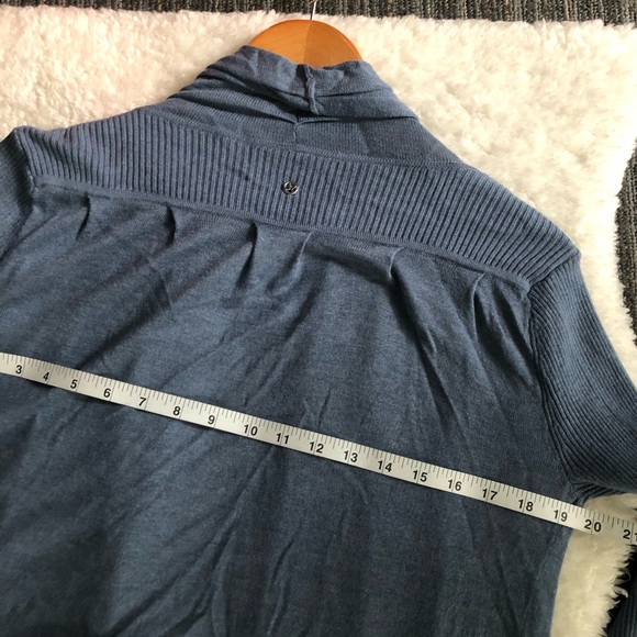 Lululemon Universal Wrap - Picture 12 of 16